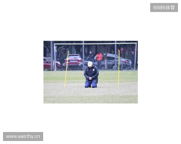 帽子上用中文写着努力、忍耐、牺牲,张外龙:是我作为教练的哲学 帽子上用中文写着努力、忍耐、牺牲,张外龙:是我作为教练的哲学